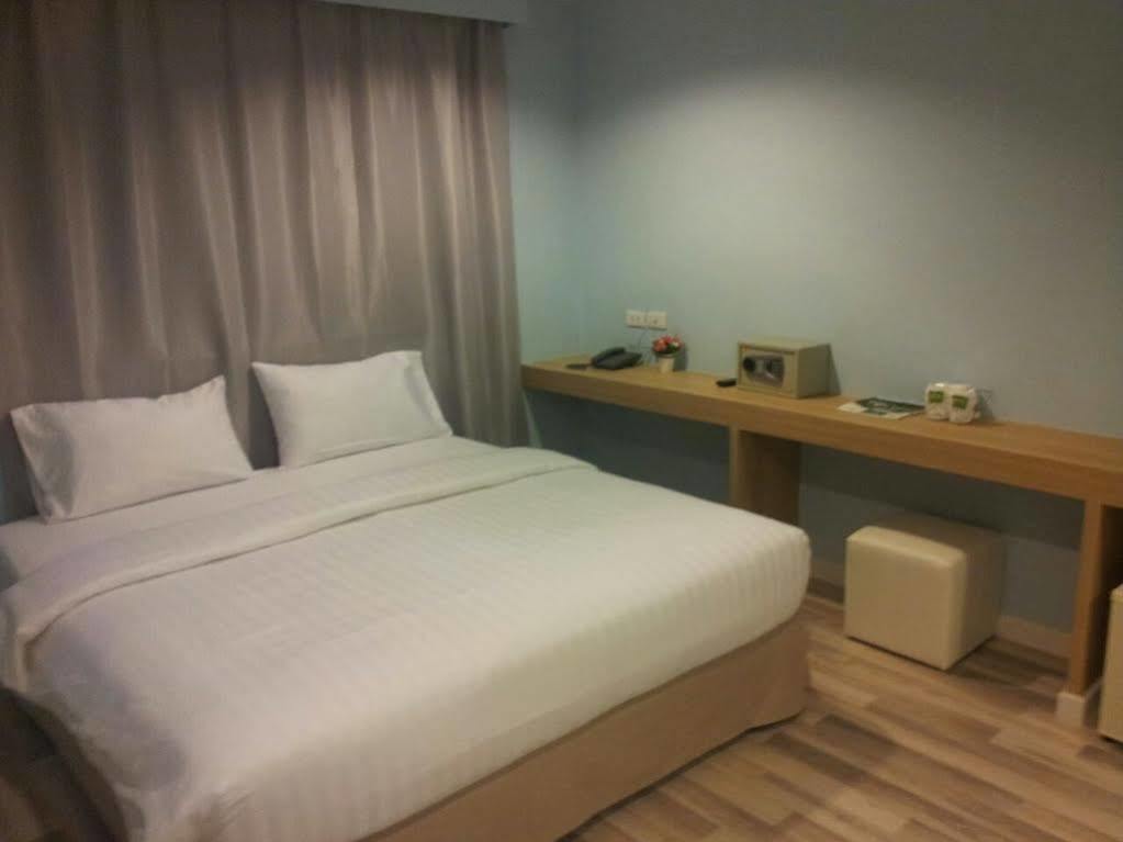 Nantra Cozy Pattaya Hotell Exteriör bild